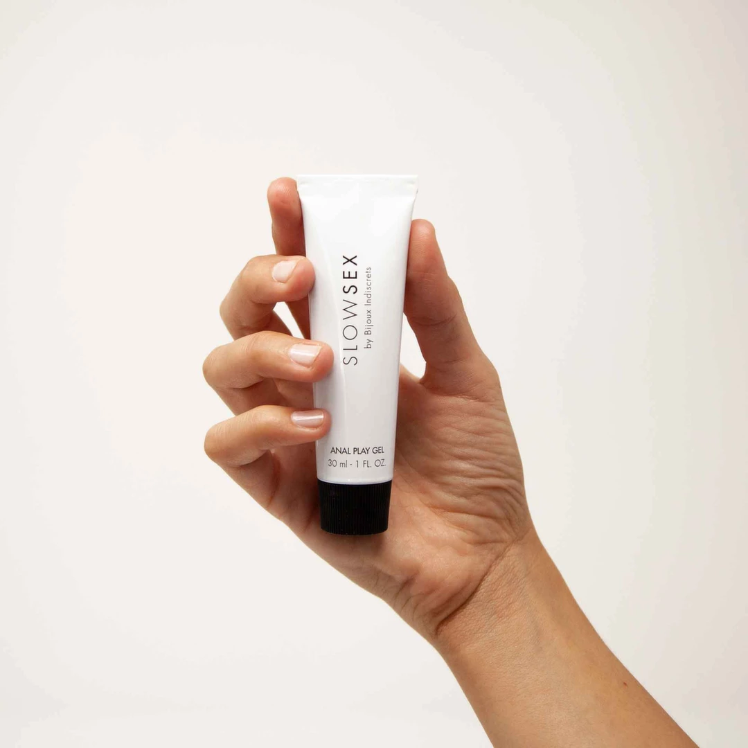 Lubrykant analny na bazie wody z arniką, rumiankiem i aloesem Bijoux Indiscrets 30 ml