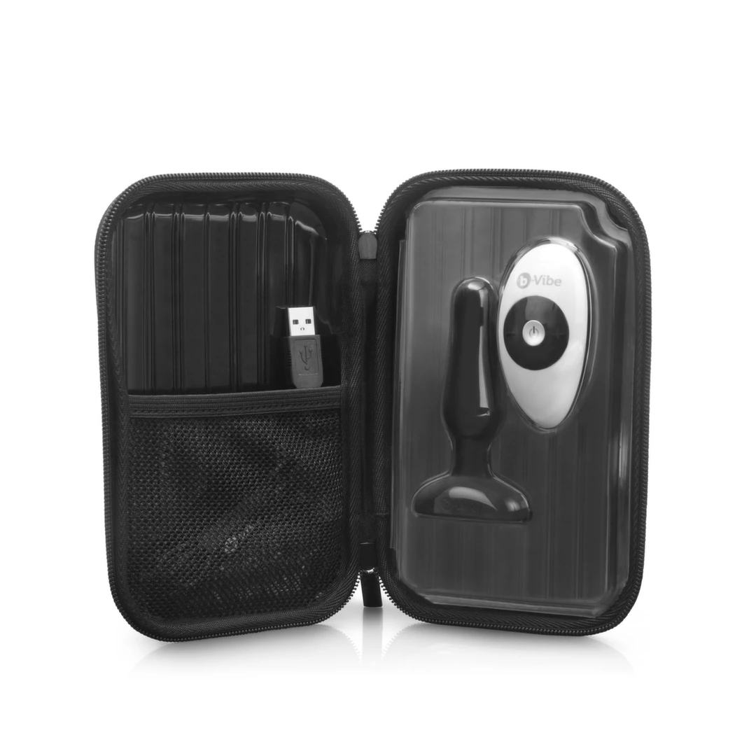Korek analny wykonany z czarnego silikonu z pilotem zdalnego sterowania B-Vibe Novice Plug 