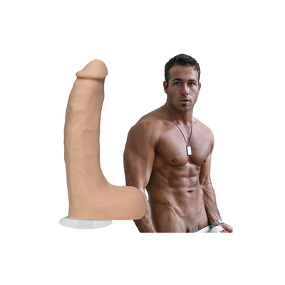 Realistyczne zakrzywione dildo do masturbacji wykonane z beżowego silikonu z jądrami i przyssawką Doc Johnson Chad 20 cm
