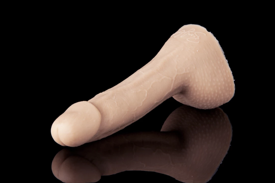 Realistyczne dildo silikonowe do masturbacji w kolorze beżowym Fleshjack Brent Corrigan