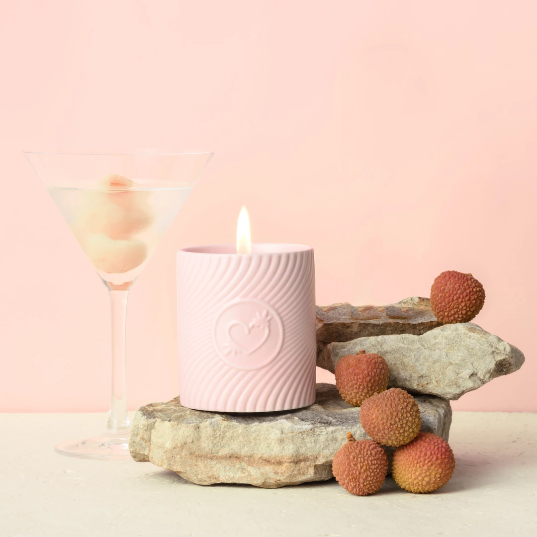HighOnLove Pink Massage Candle Lychee Martini świeca do masażu 120ml