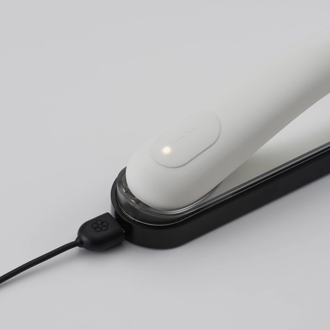 Wibrator dźwiękowy do masturbacji pochwy wykonany z białego silikonu Iroha by Tenga Mai Tsuru