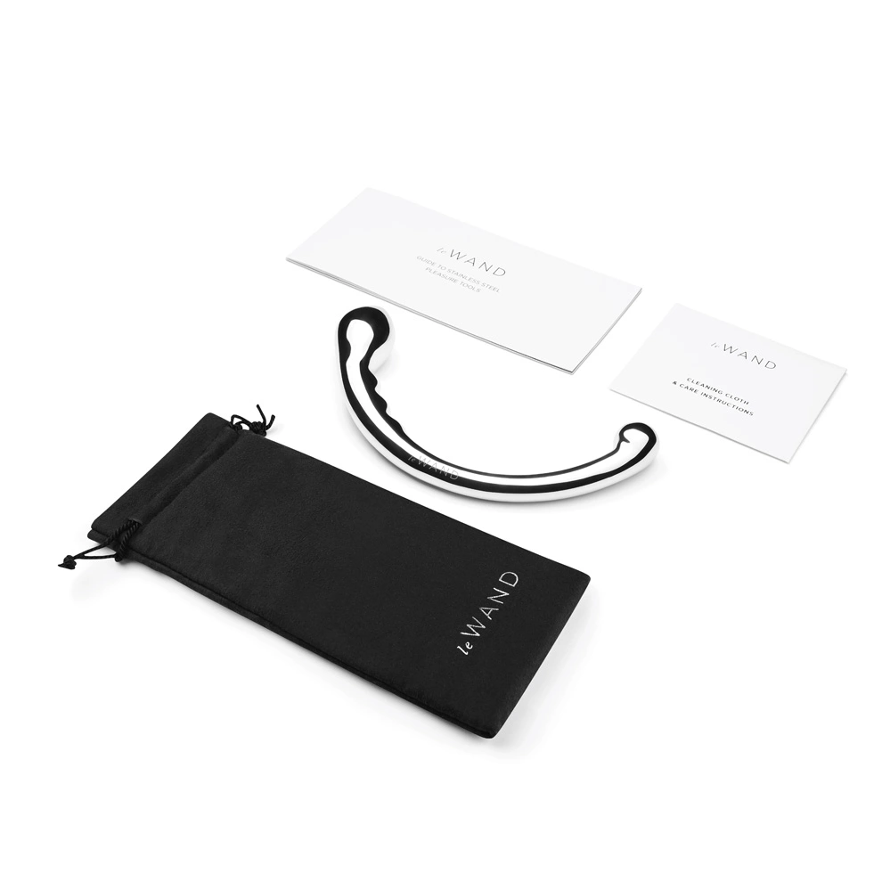 Podwójne dildo do masturbacji pochwy wykonane z metalu w kolorze srebrnym Le Wand Stainless Steel Hoop