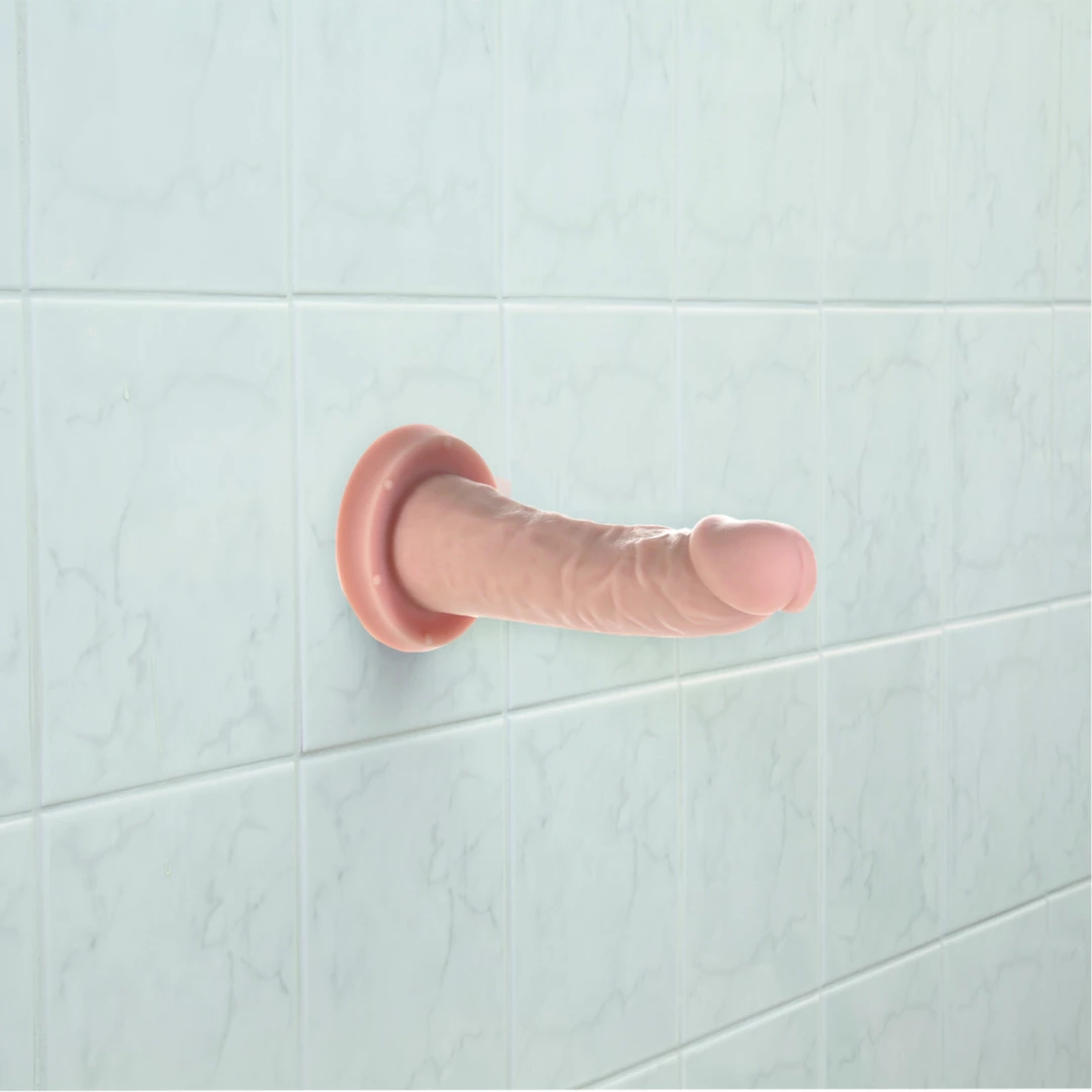 Realistyczne dildo silikonowe do masturbacji zakrzywione w kolorze beżowym Addiction Edward Dong 15 cm