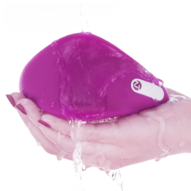 Zakrzywiony miniwibrator z silikonu w kolorze fuksji do stymulacji łechtaczki Nomi Tang Better Than 