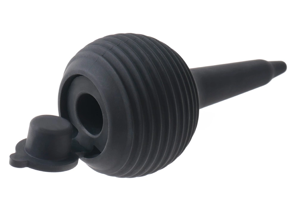 Realistyczne zakrzywione dildo z wytryskiem do masturbacji wykonane z beżowego silikonu z przyssawką i jądrami King Cock 23 cm