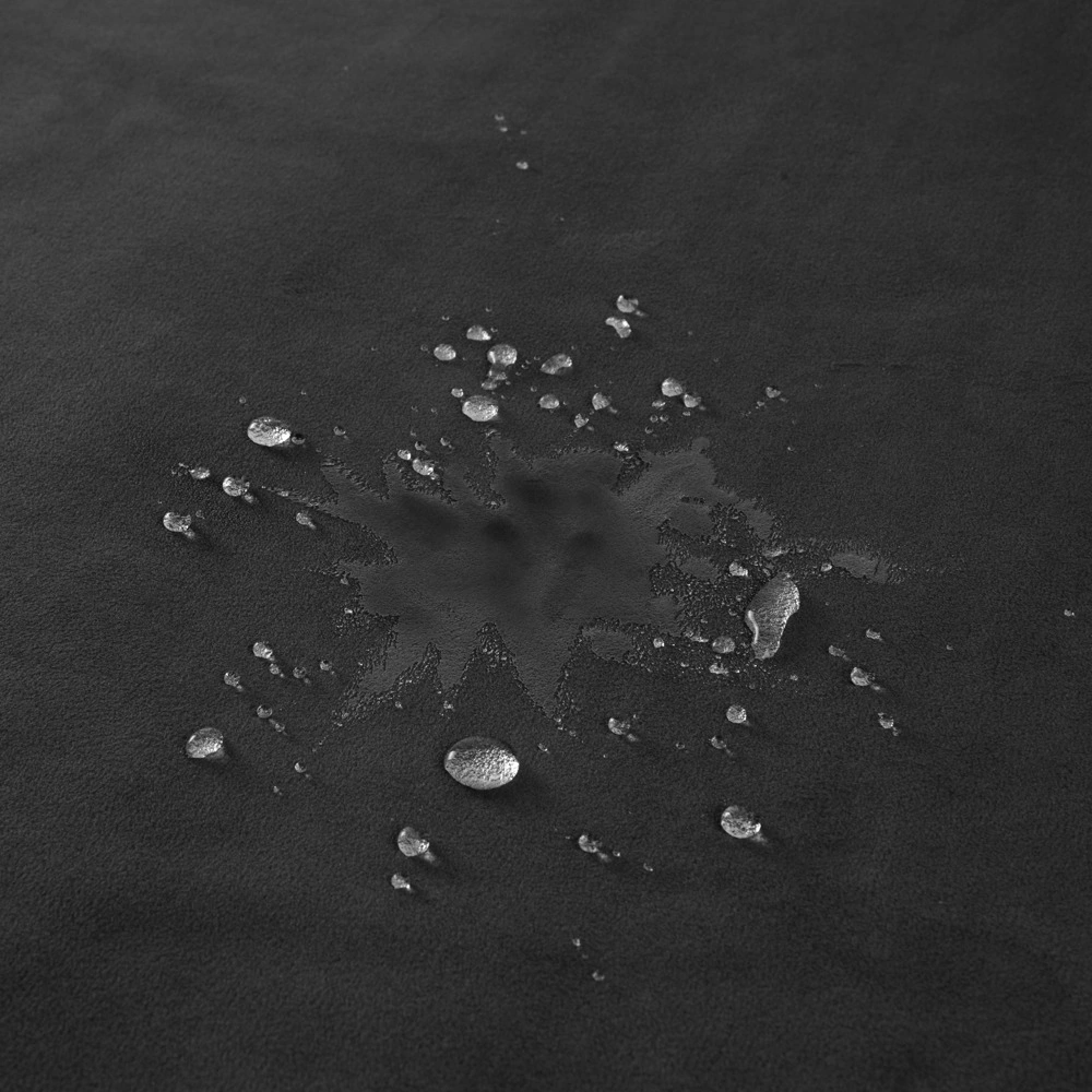 Liberator Fascinator Throw Czarna narzuta z mikrofibry 183x137cm