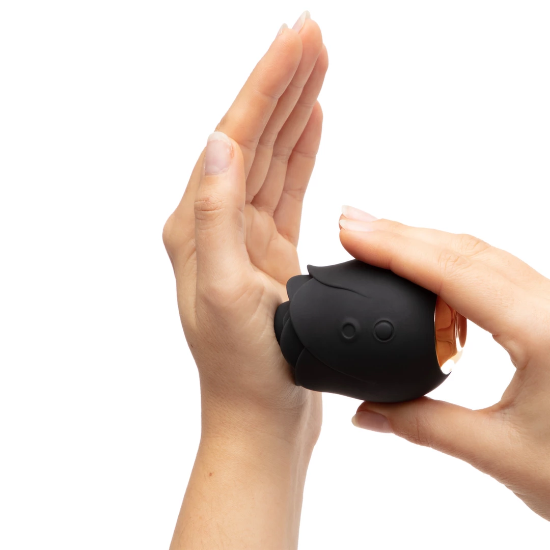 Czarny silikonowy wibrator w kształcie róży do stymulacji łechtaczki z podciśnieniem Fifty Shades of Grey Suction Rose 