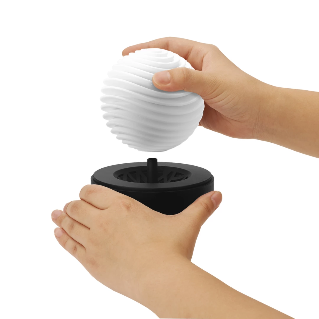 Masturbator biały okrągły z falistą teksturą w środku Tenga Geo Aqua