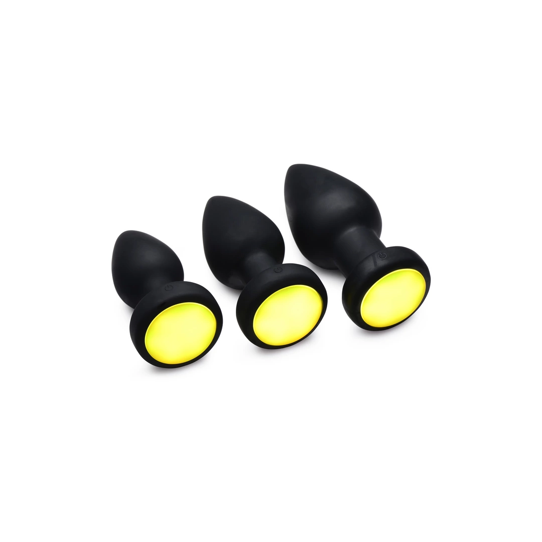 Wibrujący korek analny wykonany z czarnego silikonu z kryształem LED XR Brands 9 cm Wibrujący korek analny wykonany z czarnego silikonu z kryształem LED XR Brands 9 cm